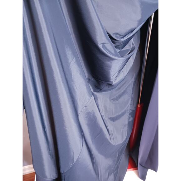 Cinq a Sept Alexandra Turtleneck Halter Gown, NWT, Size 6 - Picture 10 of 16